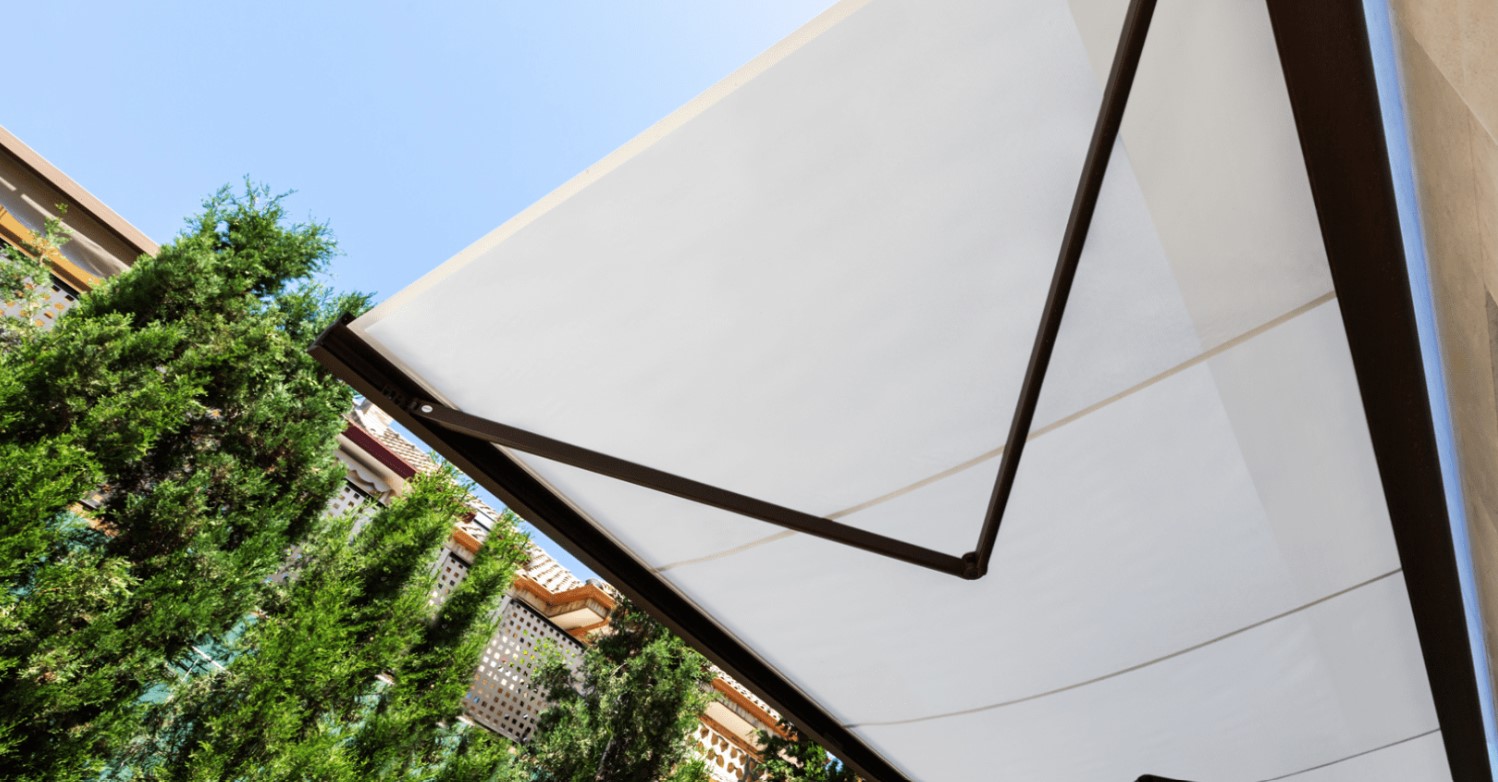 retractable awnings