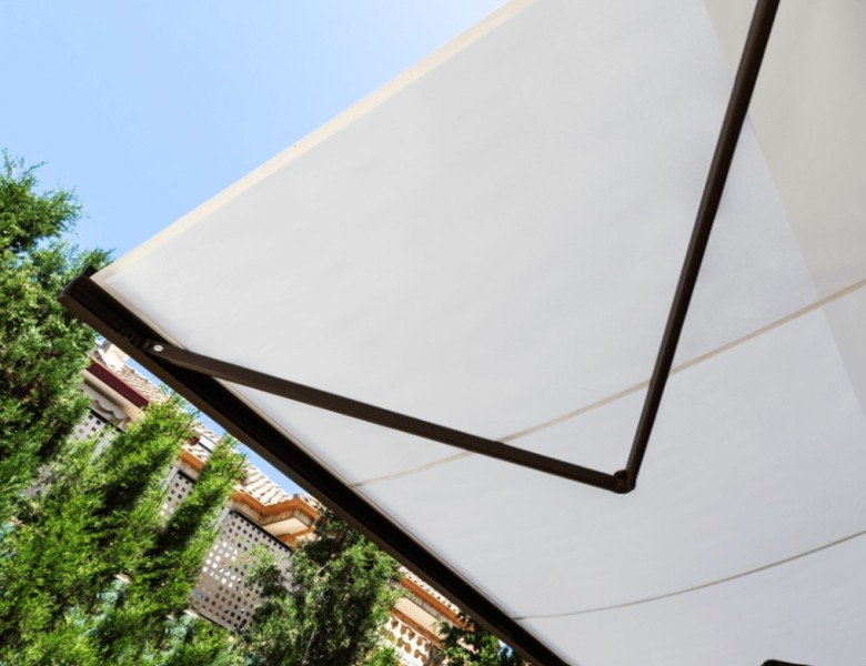 retractable awnings